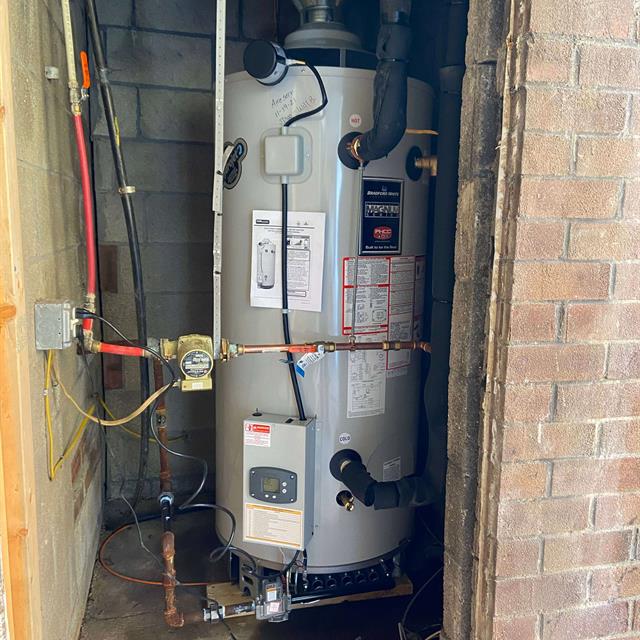 Water heater tank